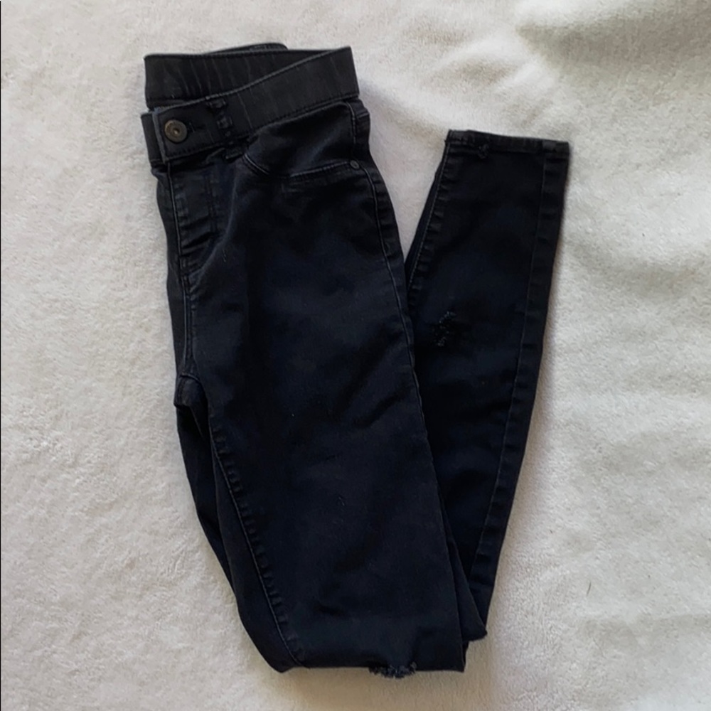 Distressed black skinny jeans